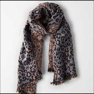 American Eagle Blanket Scarf Leopard Grey Pink